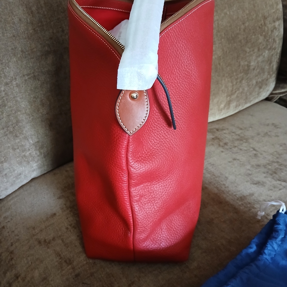 New Dooney and Bourke large east/west satchel. Red pebble leather. - Picture 8 of 10